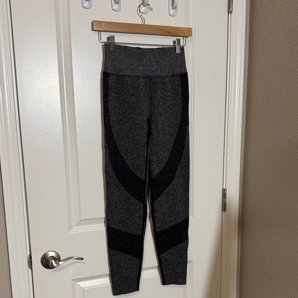 Victoria secret pink sport High-Waist Active Leggings in Charcoal/Black